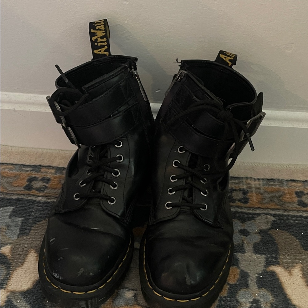 Dr. Martens Air Wair 1460 Mens size 9 zip-up boots
